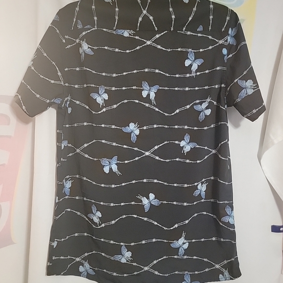 Just Attitude Neon Butterfly Barbed Wire Shirt Mens Size Small - Picture 2 of 3